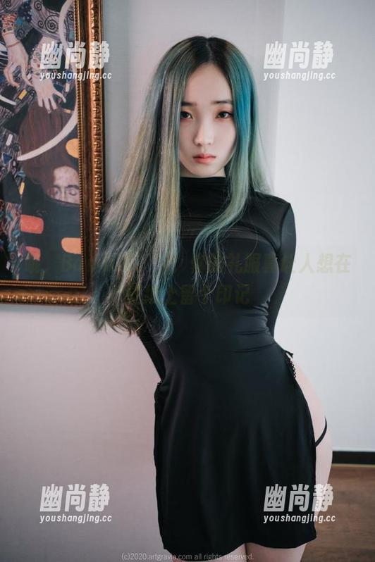 哦，Bambi(밤비)！你的礼服真让人想在壁纸上留个印记
