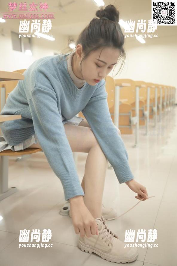 MSLASS梦丝女神 - 酥酥的私拍穿搭原图，是不是该给小白鞋和丝袜颁个最佳搭档奖？