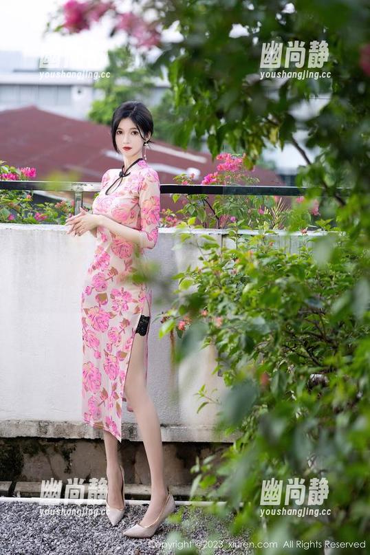 Xiuren秀人网 - 雨儿1494的私拍：从秘书到摄影师，真让人矛盾的身份！