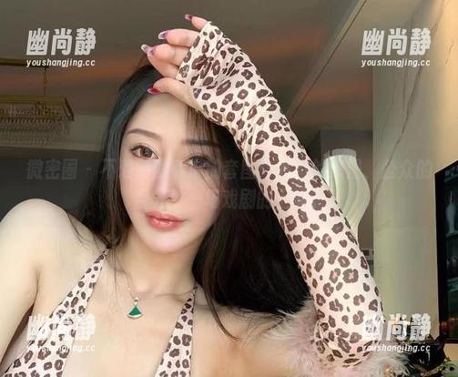 不爱笑的赛琳 微密圈 - 不爱笑的赛琳的套图:私有的浪漫、公众的目光,一场戏剧的上演。