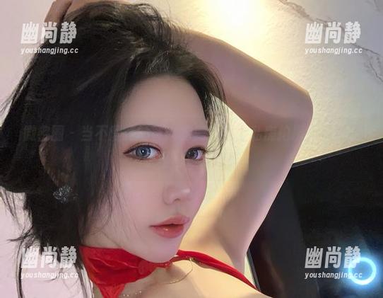 微密圈 - 当不爱笑的赛琳的美足遇上私房拍摄，果然是眼福也是罪过！