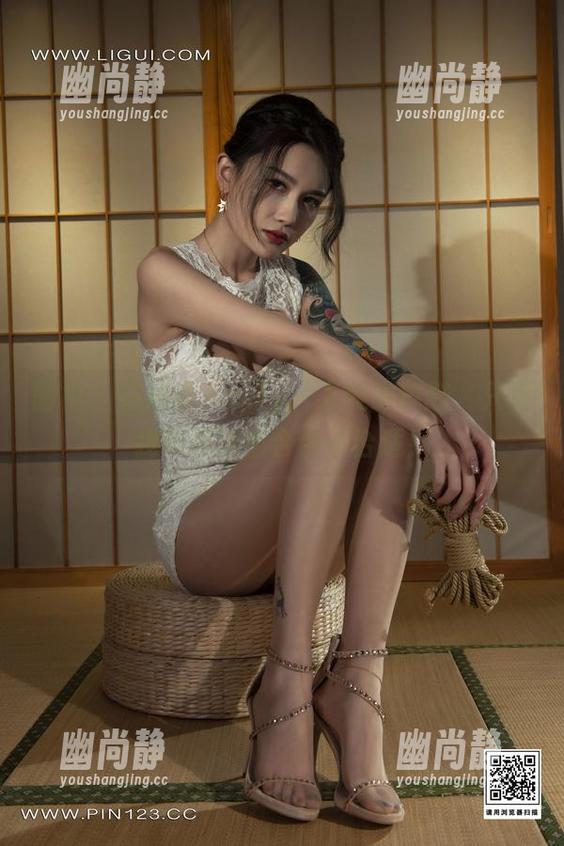 丽柜-Amily 丽柜 - 在线看Amily:人美眼镜酷,只有我在想这组合合不合适!