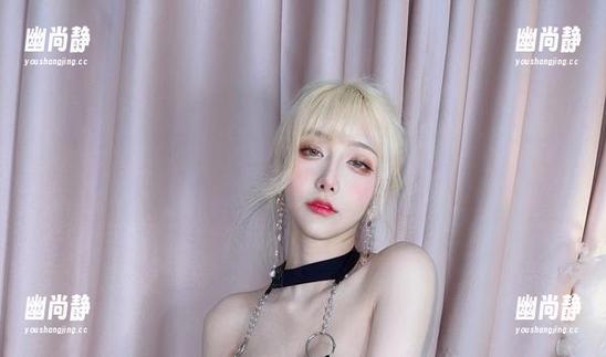 啾小妍Deer最新出炉原图套装，尝试用这身搭配让我不得不说“这是个梗”！