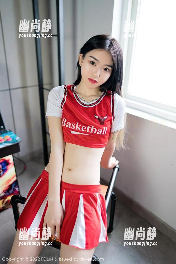 嗲囡囡-luna张静燕 嗲囡囡 - 裸足的luna张静燕,正好在图库里给你一丝不易察觉的诱惑。