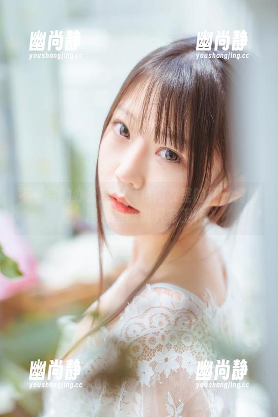 不平常的办公室：粉色内衣里的坏露露香宝，图包里谁说只有工作？