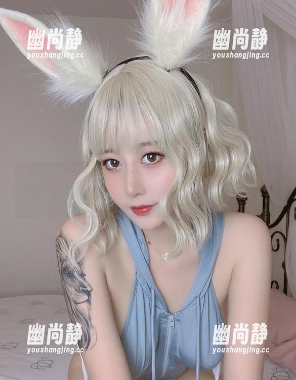 奈汐酱Nice的最新照片，红裙搭配似乎在告诉我什么...
