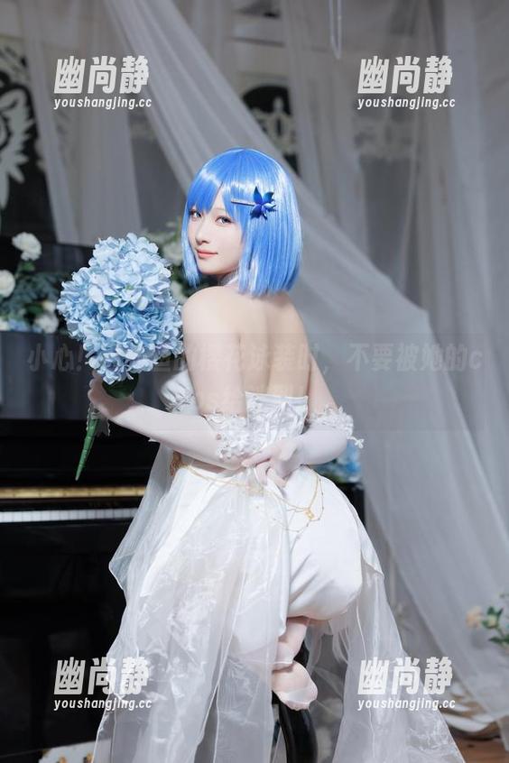 小心！看屿鱼的樱花泳装时，不要被她的cos给迷到！