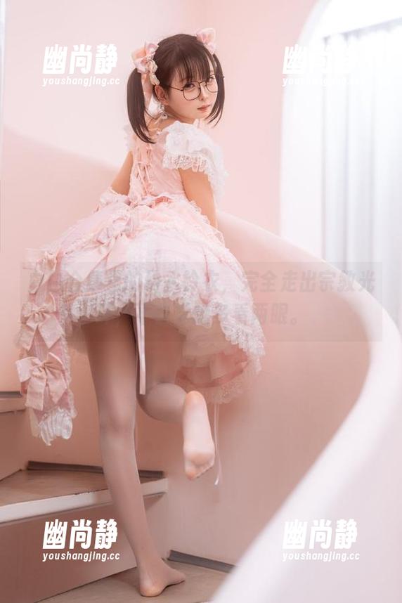 幼水铃衣 白色合集里的幼水铃衣,完全走出宗教光环,不自觉想多看两眼。