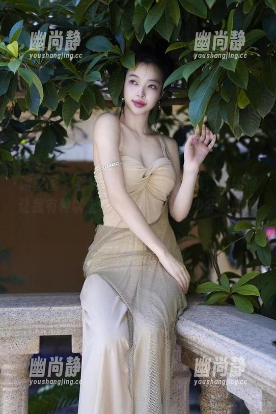 微密圈 - 看徐珺大哥的私拍图集，清纯得让我有种以上帝视角来审视“少年”的冲动！