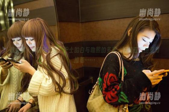 推女郎 - 苦恼的双眼、护士的白与吻熙的多彩，好像在原图里对撞着……