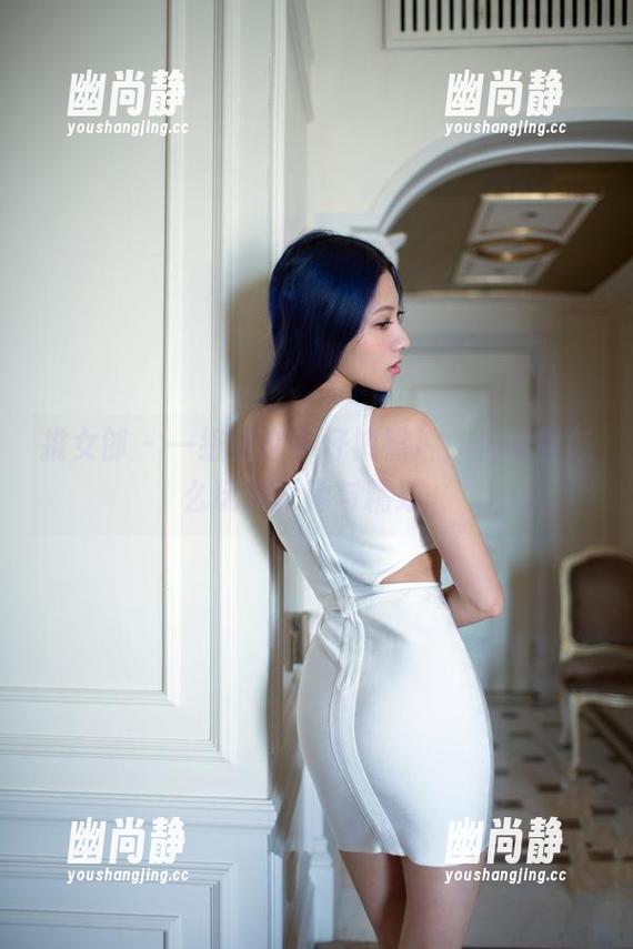 推女郎 - 一组全套牛仔裤照片，看杨伊怎么玩转松弛与精致。