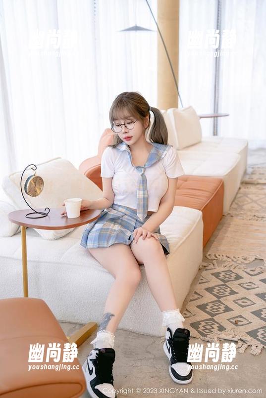 星颜社 - 眼镜框起了一种清妙：私房写真馨香四溢，让人暗自琢磨。