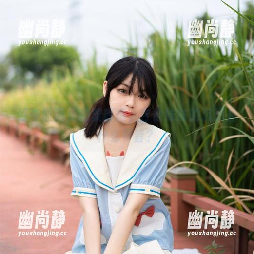 梨瑾瑾 好奇原图里的梨瑾瑾,吉他妹妹的沉思是什么琴音?