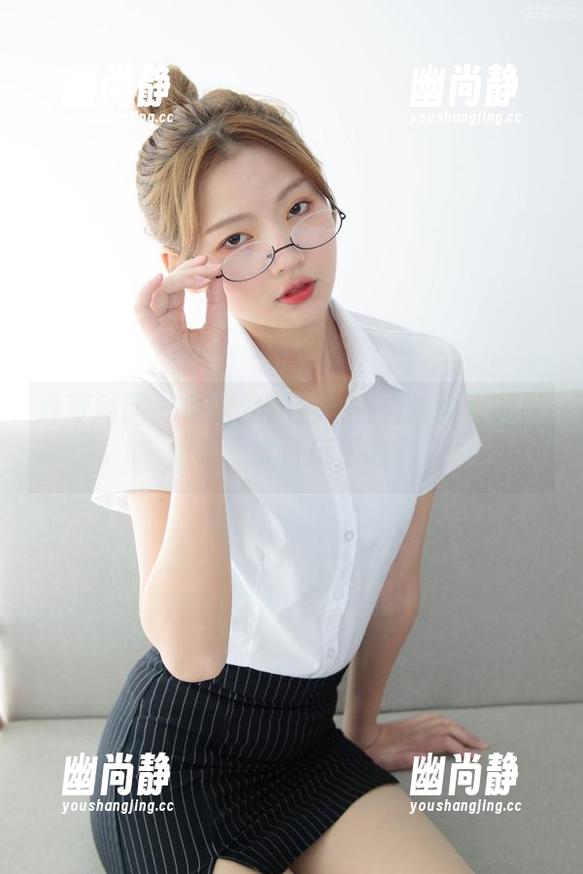 森萝财团 - 吸吸的图包——白丝少女的百褶裙，太好玩了吧？