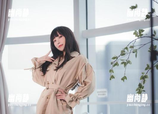 汪知子 汪知子在礼服里走哪儿都像是参加时装周,私拍拍出美图,她自己看到也要惊讶吧!