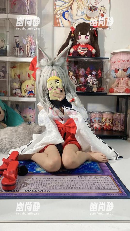 又到白栎Shirly的写真更新时刻，“鸣潮弗洛洛”可真让人心痒。