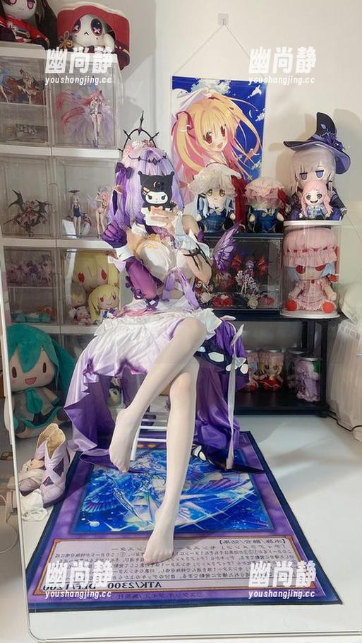 来，自问自答，白栎Shirly美腿套图中，哪条腿更惹人注目？也是一种脑筋急转弯吧。