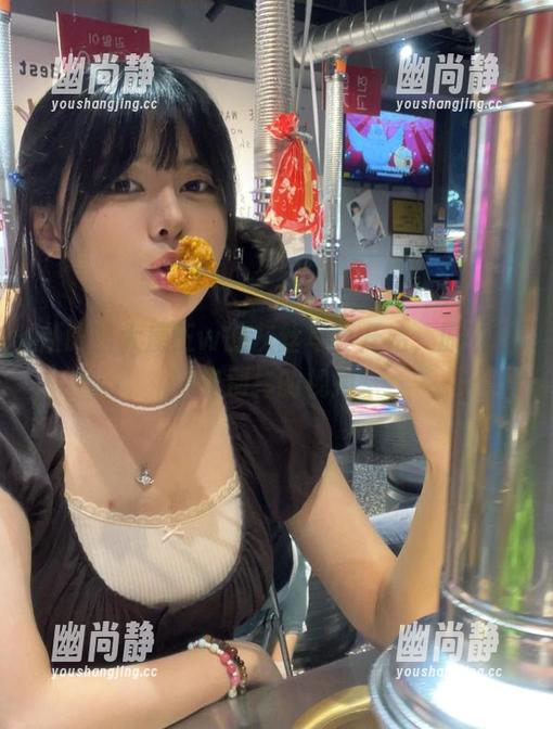 眼酱大魔王w 从眼酱大魔王w的灰丝写真开始,原来还有别样的视角
