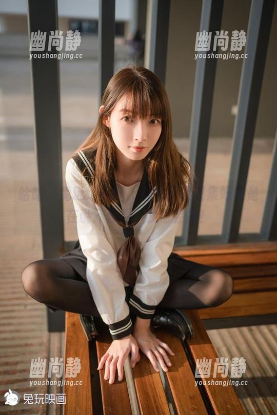 哈哈，兔玩绿草坪，祖木子这图集好像是在说：你看，我也会拍！