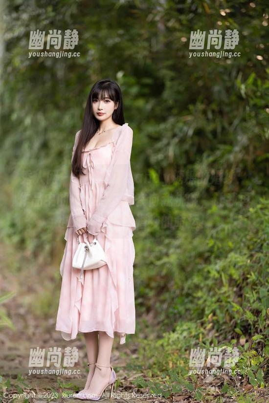 秀人网-Candy糖糖 秀人网 - 不得不说Candy糖糖的婚纱:作品中的每个细节都在向我挑衅,让我再也无法逃避穿婚纱的命运!