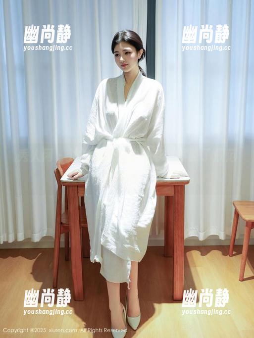 秀人网 - 沐沐baby的吊带，摆脱了规范，免费套图也很“随意”。