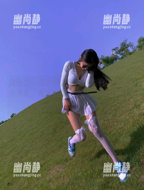粉色的猪陈佩奇 微密圈 - 观看这位穿牛仔短裤的粉色的猪陈佩奇,满满的自信,看得我都想换上短裤。