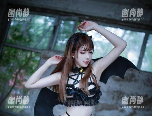 翎柒菜菜 小心!翎柒菜菜的白色流云套图,可能会偷偷引发想象。