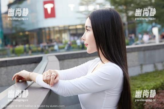 蜜桃社-伊素妍 蜜桃社 - 伊素妍在线图集:找不到女友只好找博主