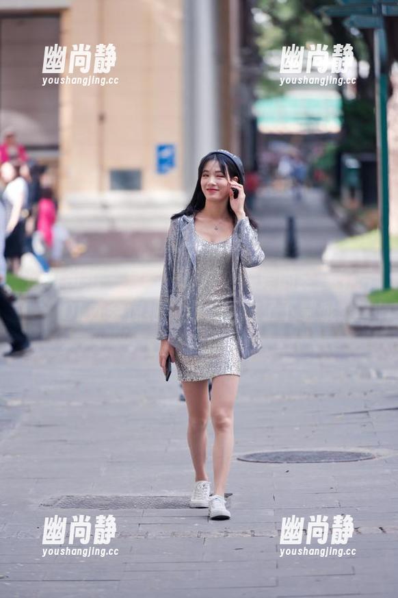 魔镜街拍-婷婷 魔镜街拍 - 只需一抹灰,婷婷的全套午后OL才会惊艳到你,别忘了下载哦