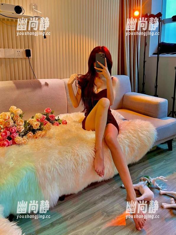 微密圈 - 2023年最新！黎允熙baby纯白套图，果真让人想为自己选几条白色裤子！
