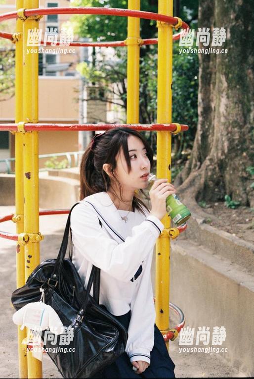 免费获取黑川年上彼女的橙色泳衣照片，运动生理课教材看过吗？
